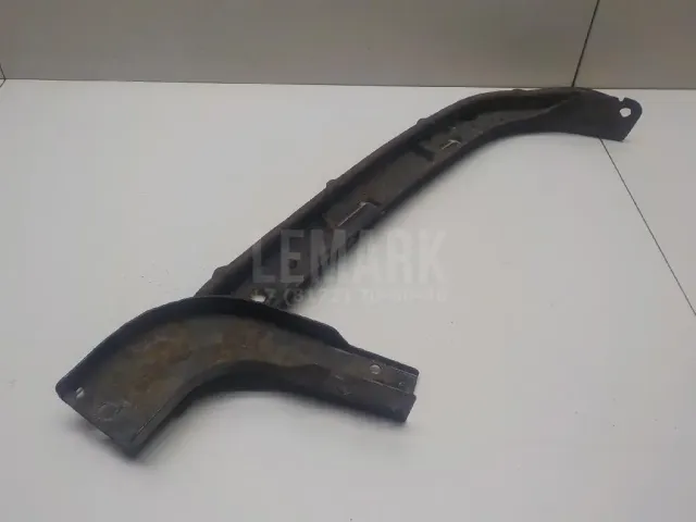 Кронштейн фар левый