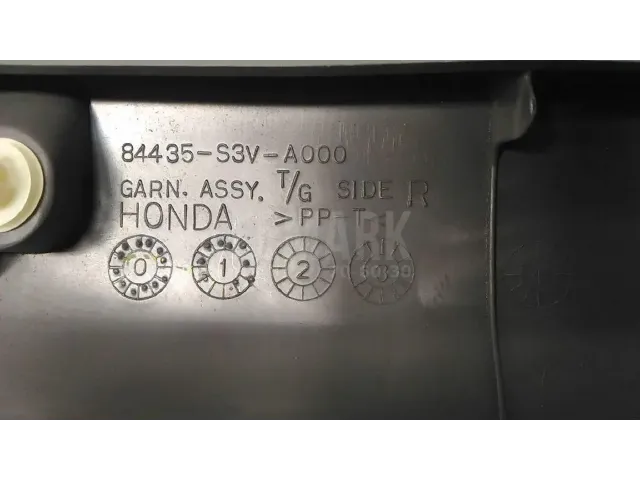 Обшивка двери багажника для  Cadillac SRX 2009-2016