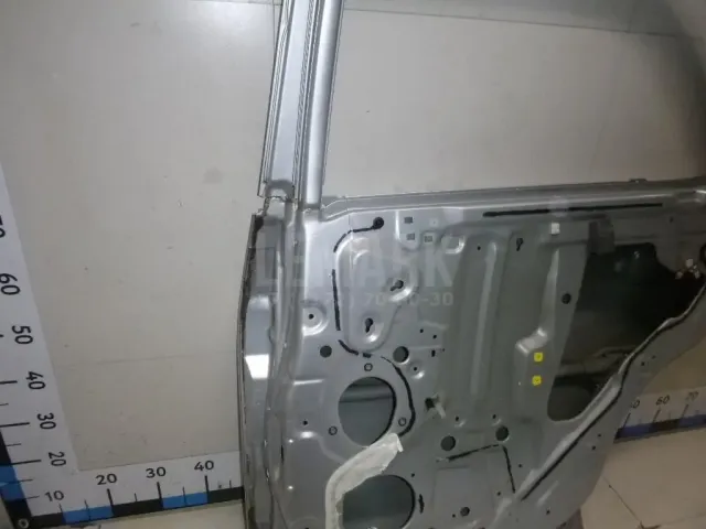 Дверь задняя правая для  CASE SV300 2012