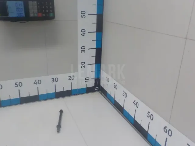 Болт головки блока