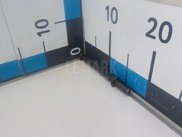 Болт головки блока