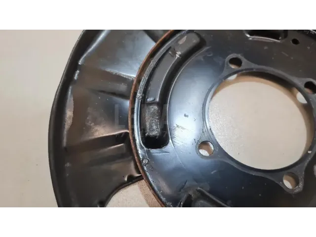 Щит опорный задний правый