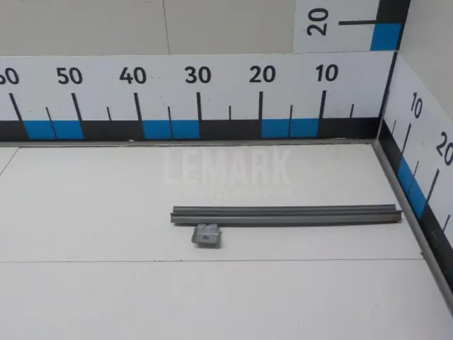 Направляющая стекла двери для  Exeed RX / Yaoguang (T22) 2023