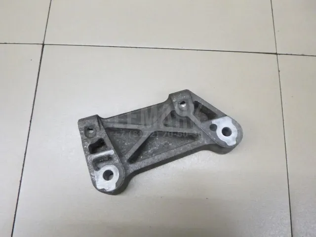 Кронштейн кондиционера для  Dongfeng 580 2017