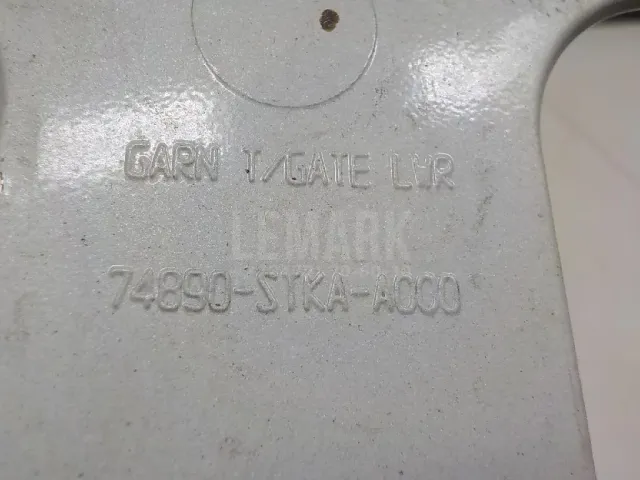 Накладка двери багажника