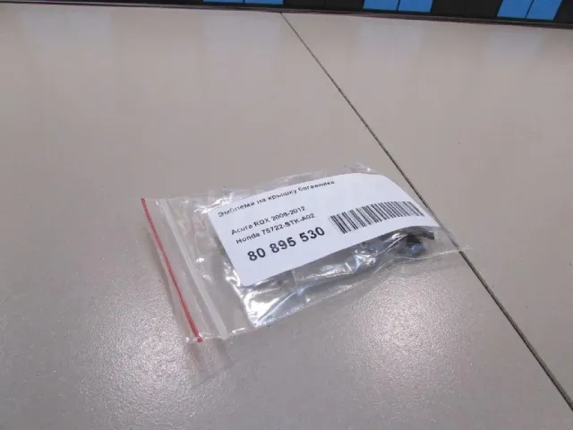 Эмблема на крышку багажника для  CASE SV300 2012