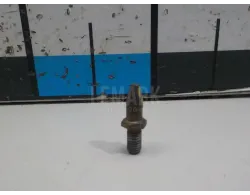 Шпилька колеса