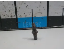 Шпилька колеса