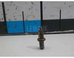 Шпилька колеса