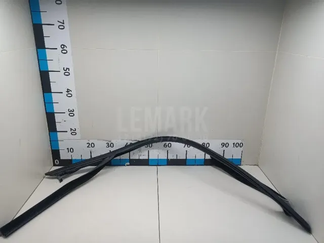Уплотнитель стекла двери для  Chevrolet Onix 2019