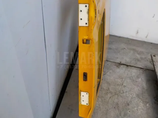 Дверь передняя левая