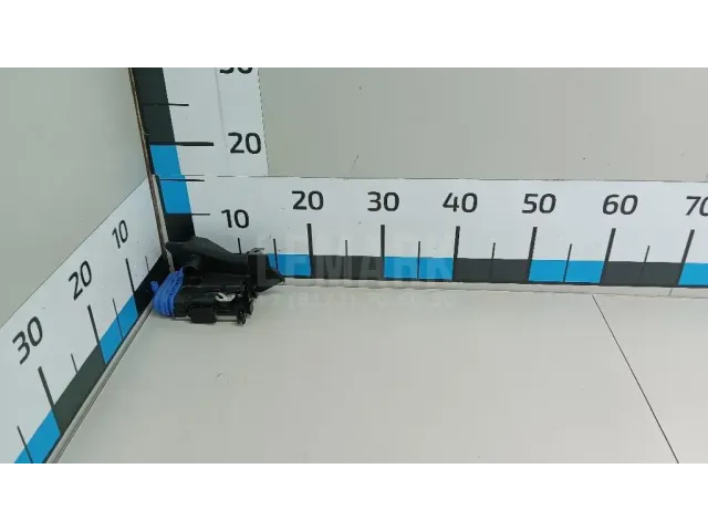 Замок двери задней правой