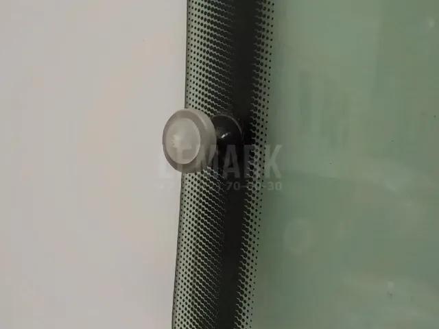 Стекло двери задней левой