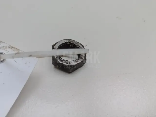 Гайка задней ступицы