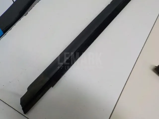 Уплотнитель стекла двери для  BMW X5 E53 2000-2007