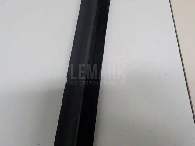 Уплотнитель стекла двери для  BMW X5 E53 2000-2007