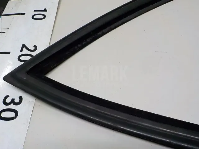 Уплотнитель стекла двери