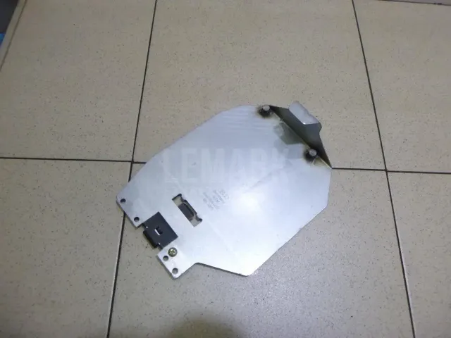 Кронштейн блока управления двигателем