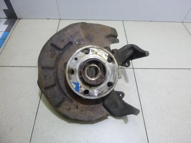 Кулак поворотный передний правый для  Audi 100/200 [43] 0-1983