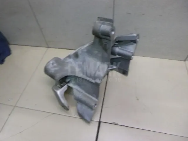 Кронштейн двигателя