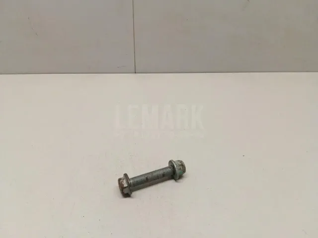 Болт заднего рычага