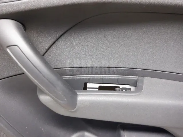 Обшивка двери передней правой для  Citroen Xsara 2000-2005