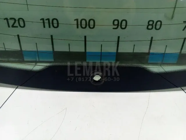 Стекло двери багажника