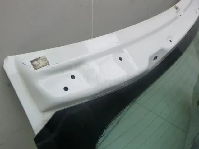 Дверь багажника со стеклом