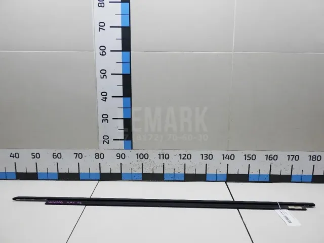 Накладка стекла переднего левого