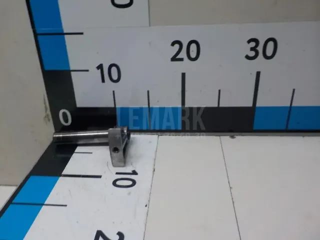 Ось шестерни задней передачи