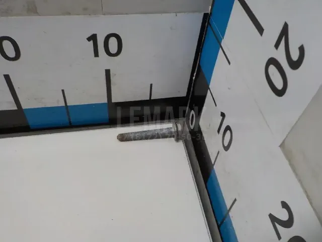 Болт заднего рычага