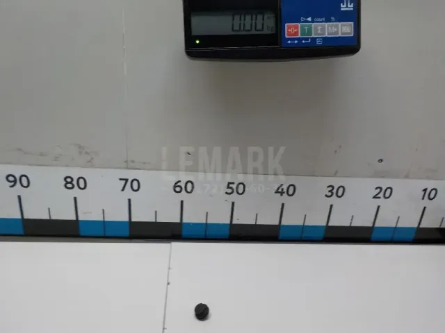 Отбойник капота
