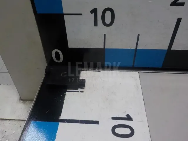 Кожух замка капота