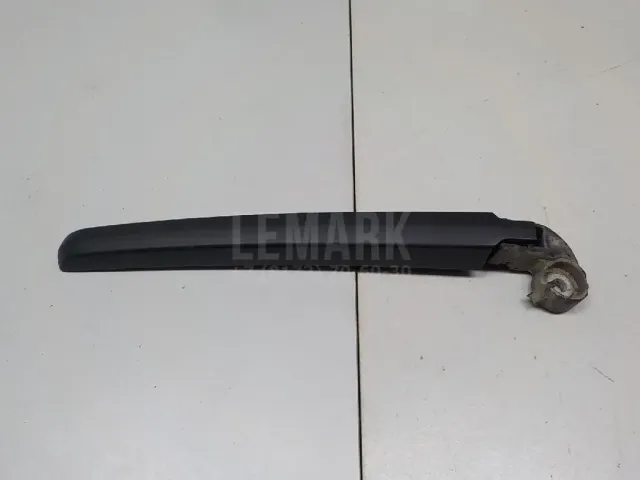 Поводок стеклоочистителя заднего