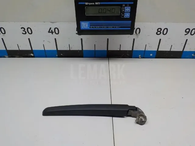 Поводок стеклоочистителя заднего