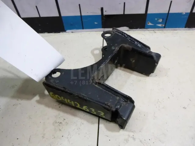 Кронштейн двигателя левый