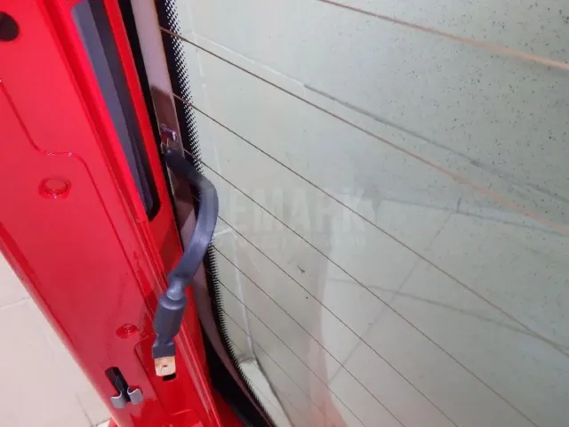Дверь багажника со стеклом
