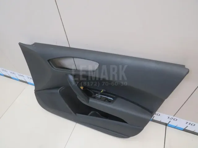 Обшивка двери передней правой для  Chrysler 300C 2011-2023