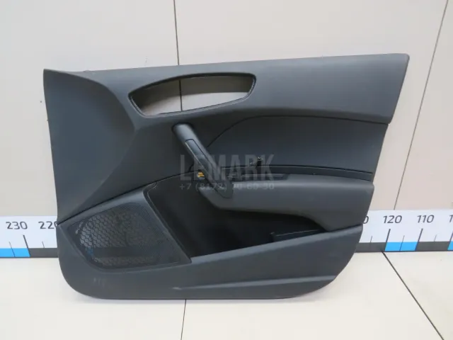 Обшивка двери передней правой для  Chrysler 300C 2011-2023