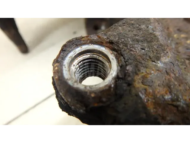 Кулак поворотный передний правый для  Audi 100/200 [44] 1983-1991