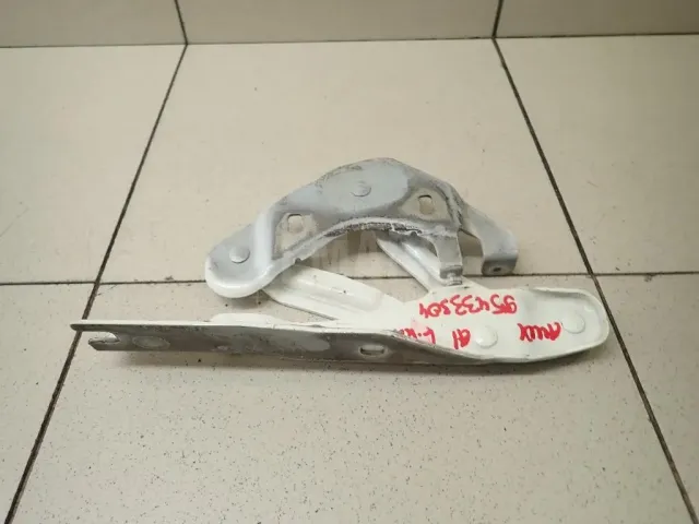 Петля капота левая