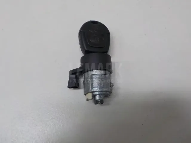 Вставка замка зажигания с ключом