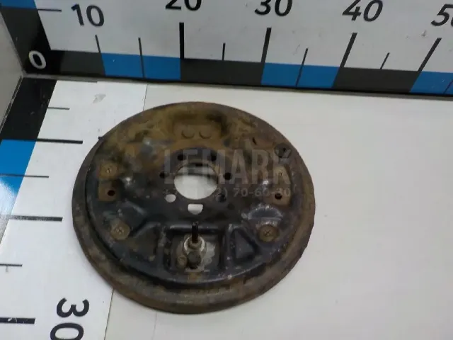 Щит опорный задний правый для  Ford Kuga 2008-2012