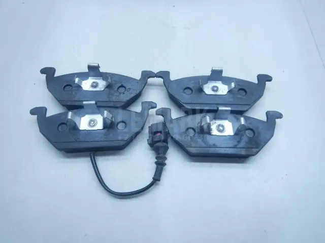 Колодки тормозные передние к-кт для  BMW 3-serie E92/E93 2006-2012