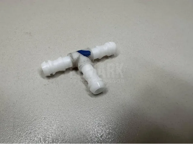 Тройник омывателя фар