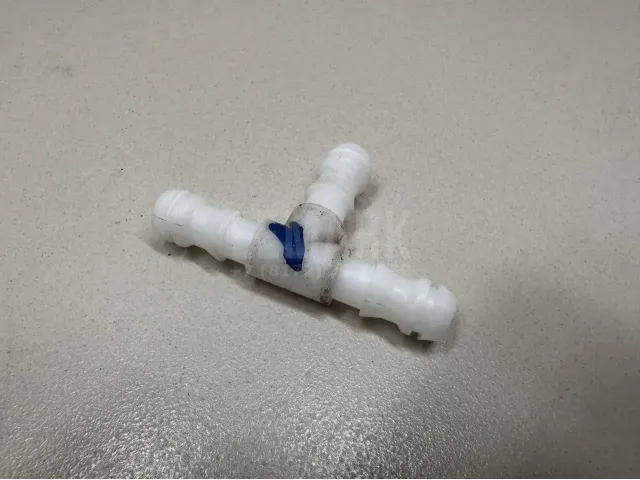 Тройник омывателя фар