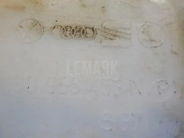 Бачок омывателя лобового стекла