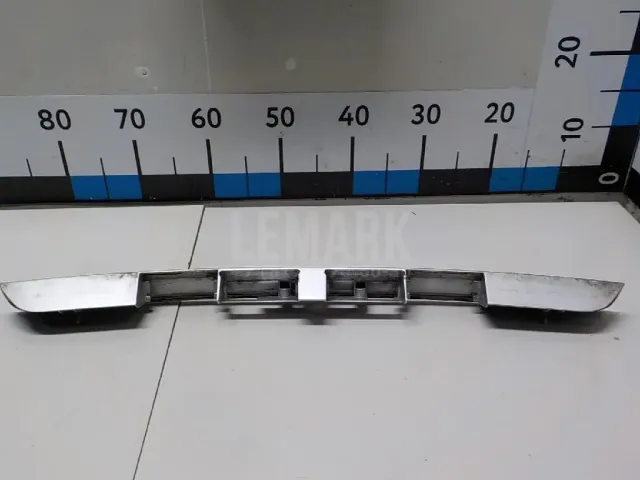 Накладка двери багажника