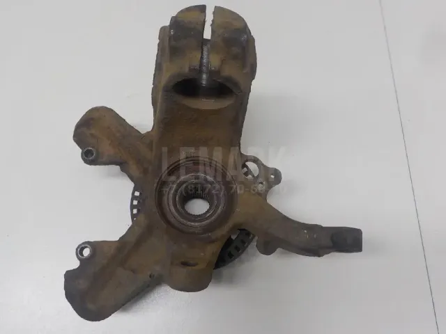 Кулак поворотный передний правый для  BMW X3 E83 2004-2010