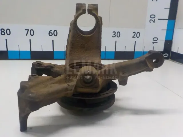 Кулак поворотный передний правый для  BMW X3 E83 2004-2010